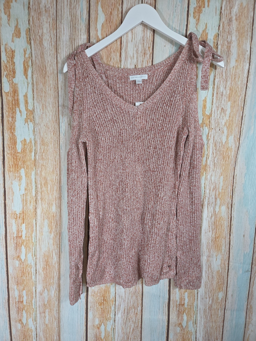 New York & Company Dusty Rose Cold-Shoulder V-Neck Sweater. Size XS
